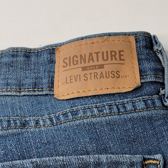 Signature by Levi Strauss & Co. Gold Label Midrise Bootcut Jeans Size 2 Short - Picture 7 of 11